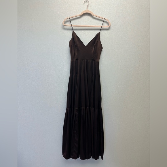 V-neck pleated dress - Picture 8 of 12